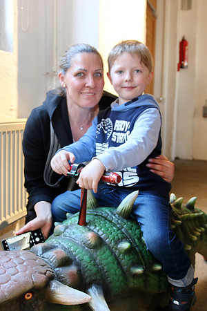 Dinosaurier-Theater im Ziegelstadel