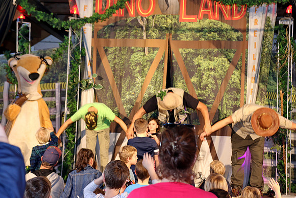 Dinosaurier-Theater im Ziegelstadel