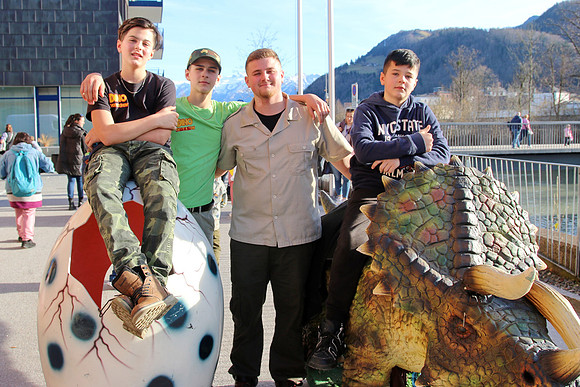 Dinosaurier-Theater im Ziegelstadel
