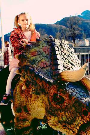 Dinosaurier-Theater im Ziegelstadel
