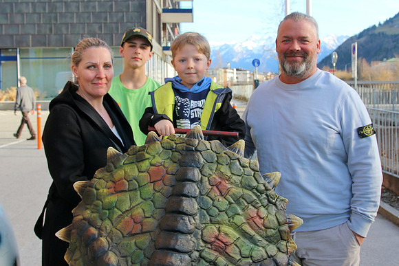 Dinosaurier-Theater im Ziegelstadel