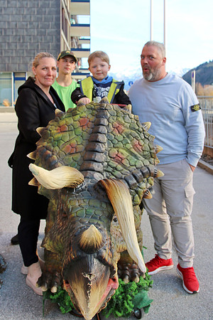 Dinosaurier-Theater im Ziegelstadel