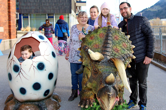 Dinosaurier-Theater im Ziegelstadel