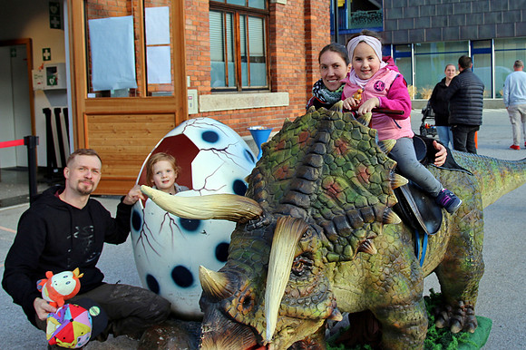 Dinosaurier-Theater im Ziegelstadel