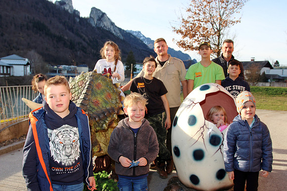 Dinosaurier-Theater im Ziegelstadel