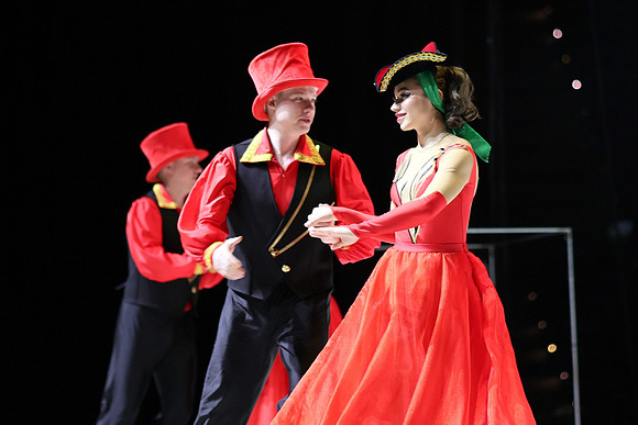 Die Eiskönigin -  Schlittschuh-Ensemble