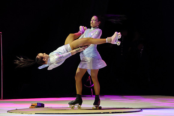 Die Eiskönigin -  Schlittschuh-Ensemble