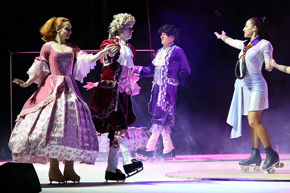 Die Eiskönigin -  Schlittschuh-Ensemble