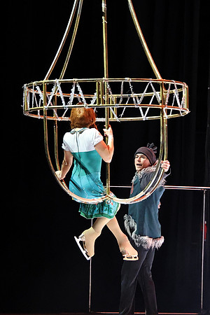 Die Eiskönigin -  Schlittschuh-Ensemble