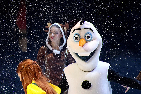 Die Eiskönigin -  Schlittschuh-Ensemble
