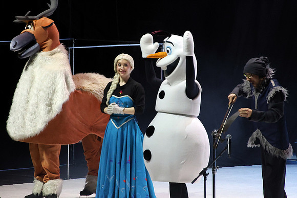 Die Eiskönigin -  Schlittschuh-Ensemble