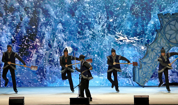 Die Eiskönigin -  Schlittschuh-Ensemble