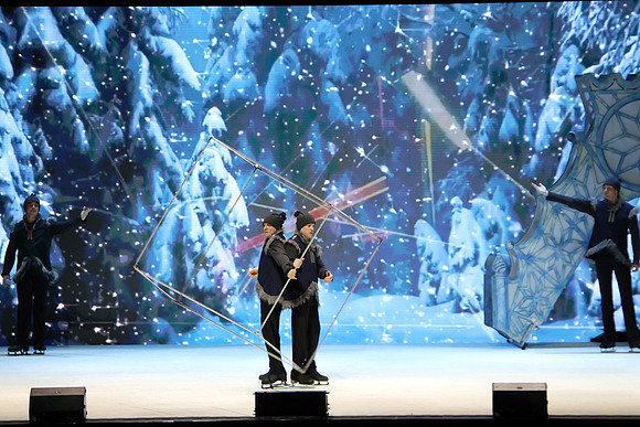 Die Eiskönigin -  Schlittschuh-Ensemble