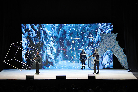 Die Eiskönigin -  Schlittschuh-Ensemble