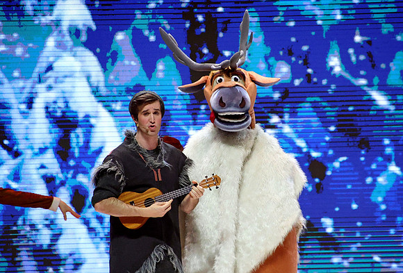 Die Eiskönigin -  Schlittschuh-Ensemble