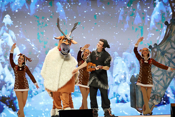 Die Eiskönigin -  Schlittschuh-Ensemble
