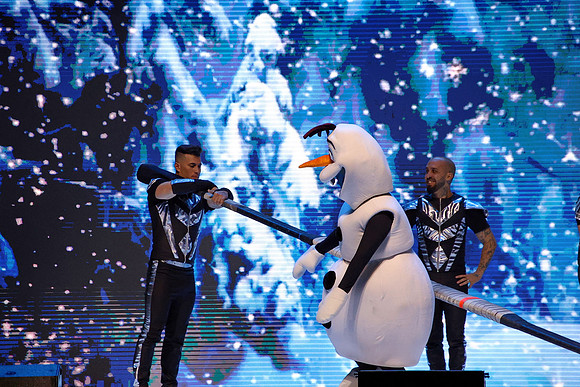 Die Eiskönigin -  Schlittschuh-Ensemble
