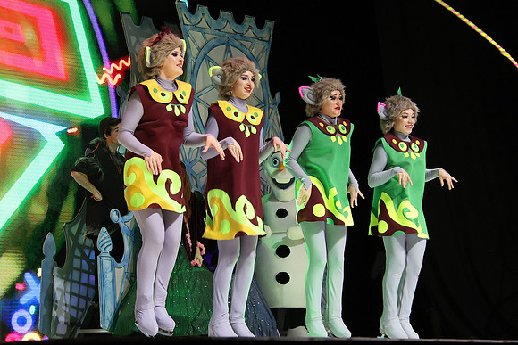 Die Eiskönigin -  Schlittschuh-Ensemble