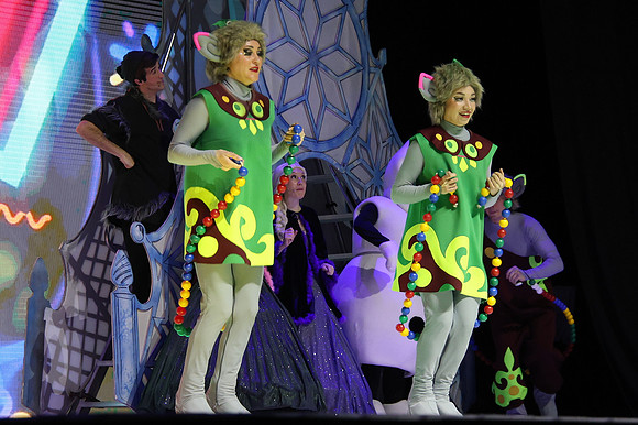Die Eiskönigin -  Schlittschuh-Ensemble