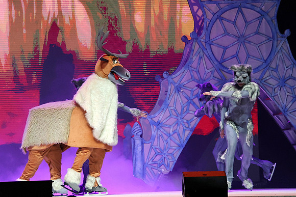 Die Eiskönigin -  Schlittschuh-Ensemble