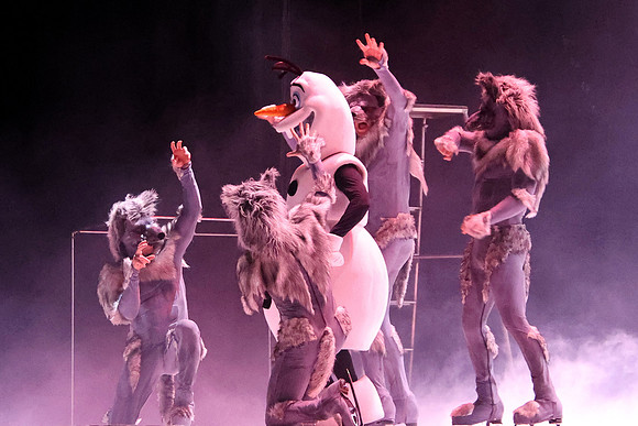 Die Eiskönigin -  Schlittschuh-Ensemble