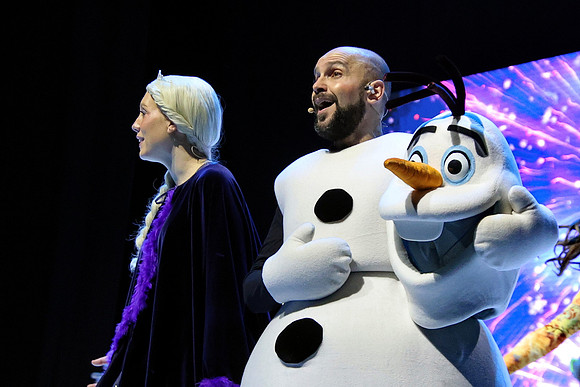 Die Eiskönigin -  Schlittschuh-Ensemble