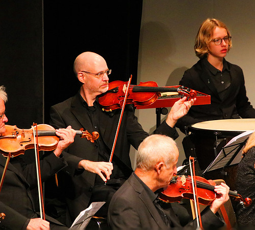 Halleiner Kammerorchester mit Luigi Morleo und Jakob Mancinelli