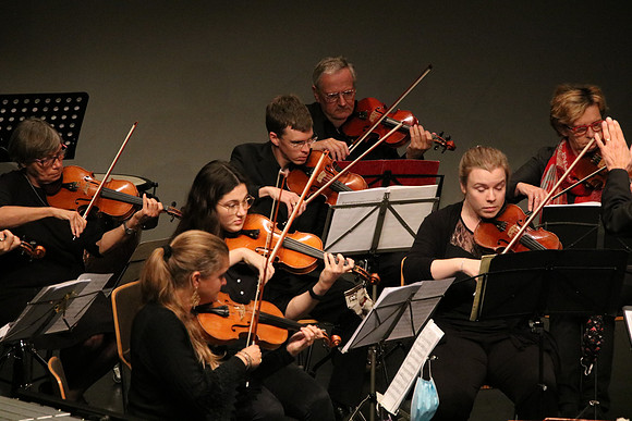 Halleiner Kammerorchester mit Luigi Morleo und Jakob Mancinelli