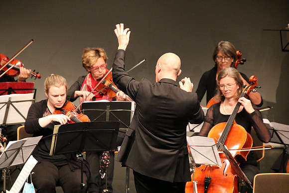 Halleiner Kammerorchester mit Luigi Morleo und Jakob Mancinelli