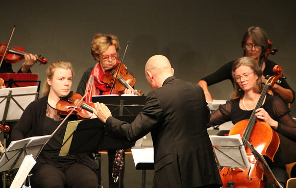 Halleiner Kammerorchester mit Luigi Morleo und Jakob Mancinelli
