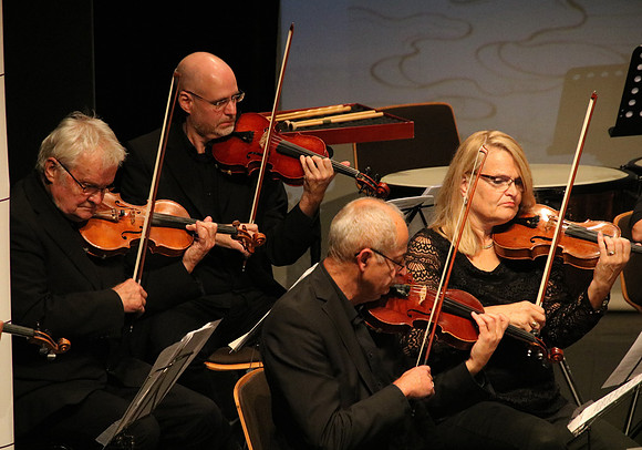 Halleiner Kammerorchester mit Luigi Morleo und Jakob Mancinelli
