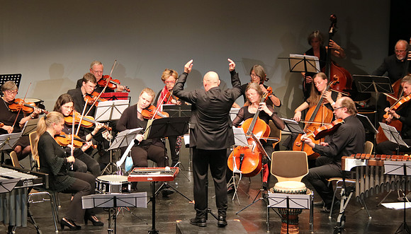 Halleiner Kammerorchester mit Luigi Morleo und Jakob Mancinelli