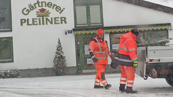 Die orangenen Engel von Hallein