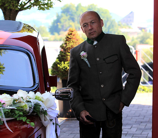 Bernhard holt Wendy ab