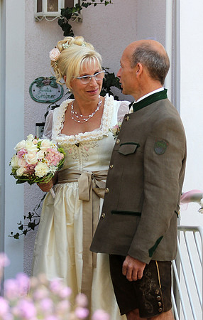 Bernhard holt Wendy ab