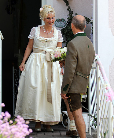 Bernhard holt Wendy ab