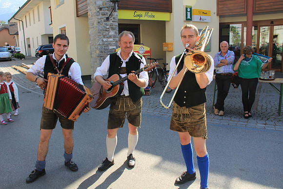 01.05.2014 Maibaumaufstellen Bad Vigaun