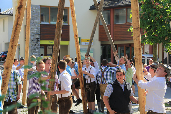 01.05.2014 Maibaumaufstellen Bad Vigaun