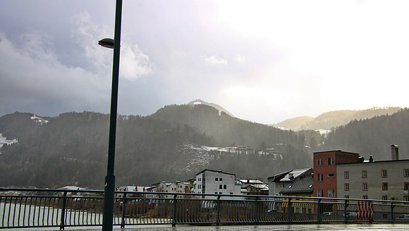 Sturmfront über Hallein
