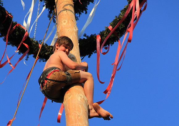 01.05.2014 Maibaumaufstellen Bad Vigaun