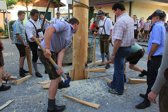 01.05.2014 Maibaumaufstellen Bad Vigaun