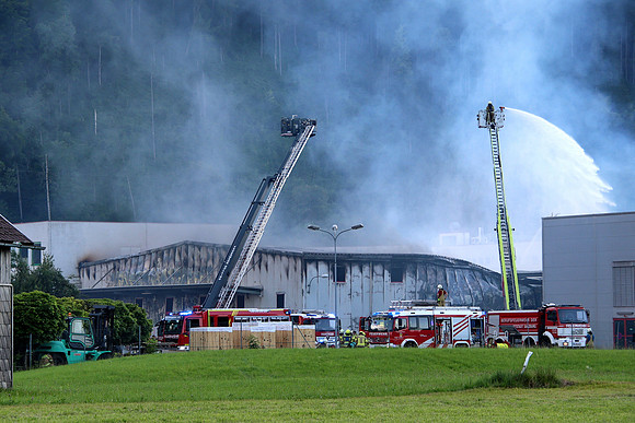 Großbrand bei Emco Hallein