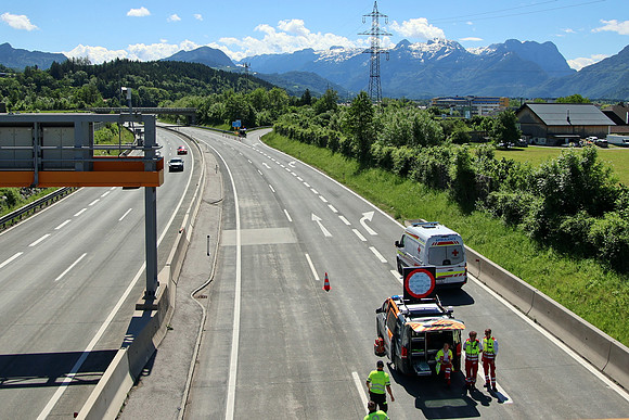 Klima-Kleber Blockade A10 bei Hallein