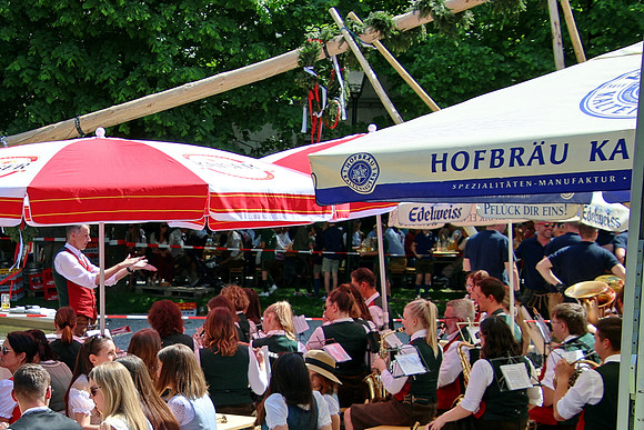 Maibaumaufstellen Anif