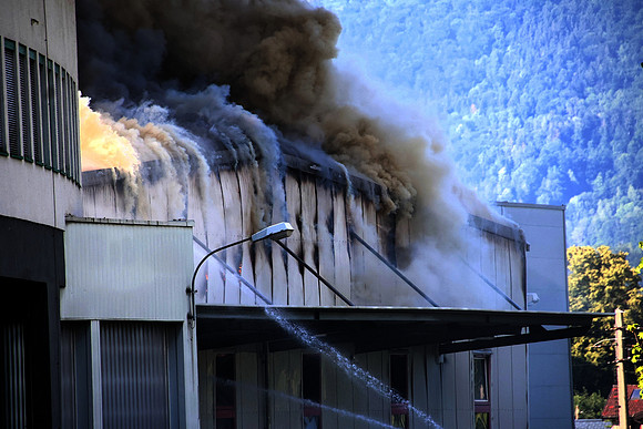 Großbrand bei Emco Hallein