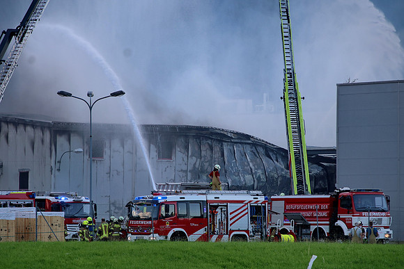Großbrand bei Emco Hallein