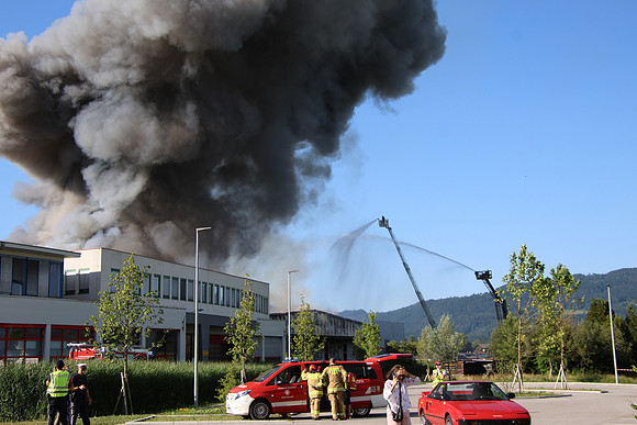 Großbrand bei Emco Hallein