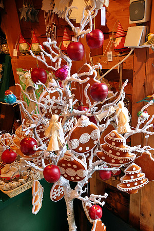 St. Leonharder Adventmarkt mit den Grödiger Krampussen