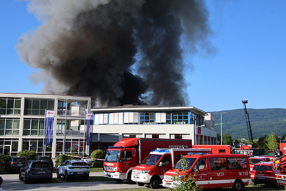 Großbrand bei Emco Hallein