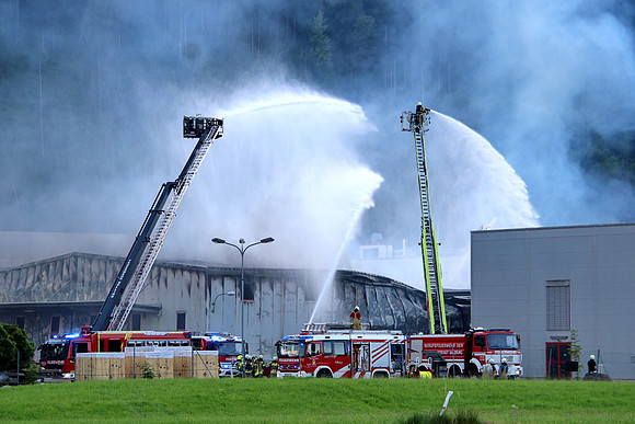 Großbrand bei Emco Hallein